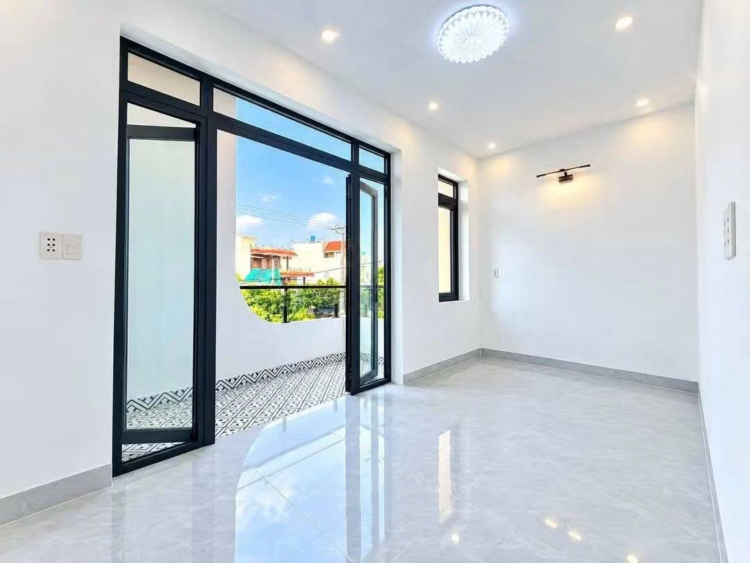 Bán nhà phố mặt tiền kinh doanh 100m² Bến Lức 3,5 tỷ - Ảnh thu nhỏ 4