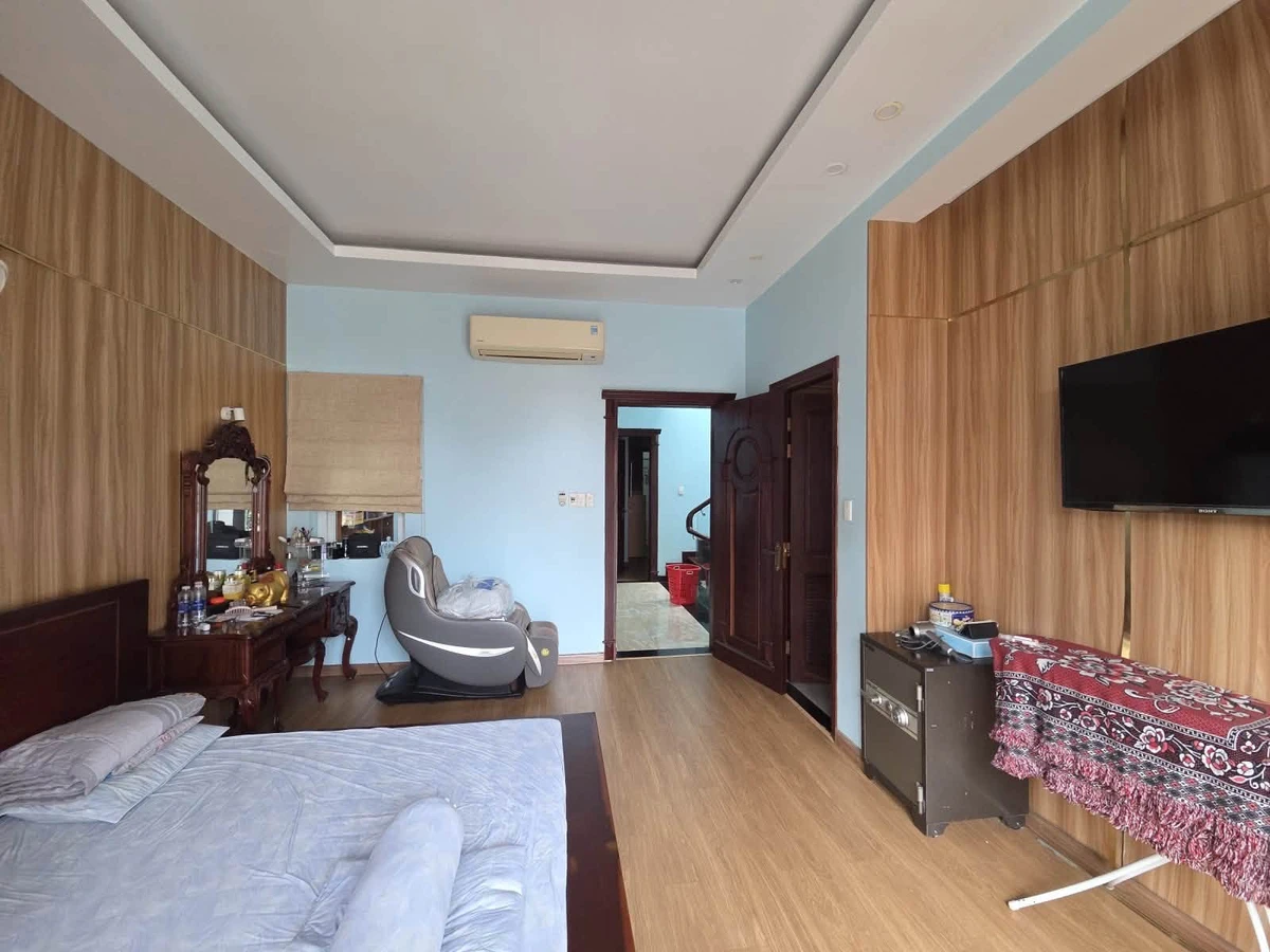 Bán nhà 3 tầng 166m2 đường Lê Văn Chí gần Ngã Tư Thủ Đức giá 13,5 tỷ - Ảnh thu nhỏ 4