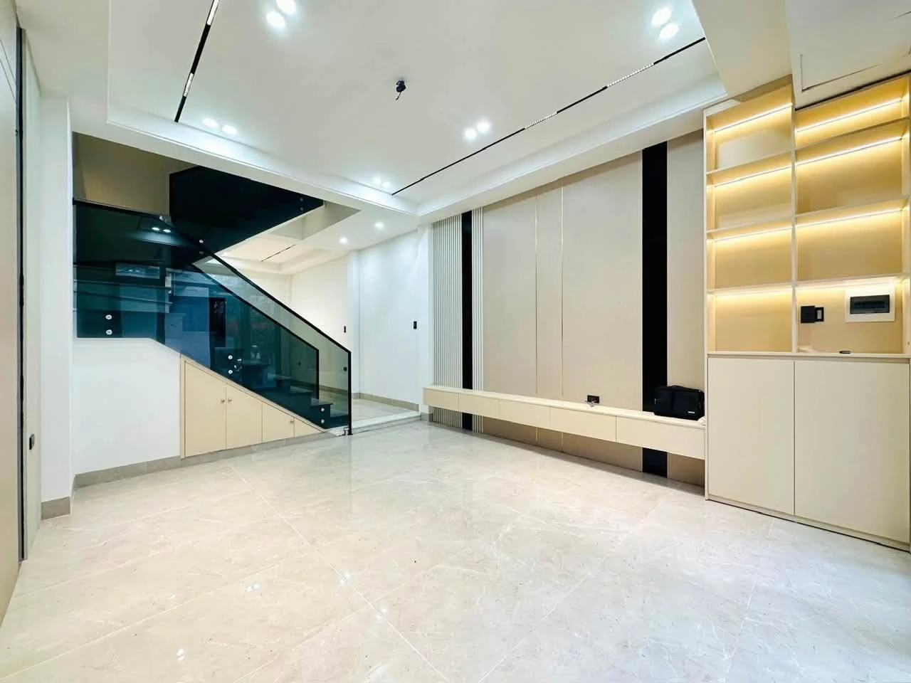 Bán nhà mới 44m² mặt ngõ Trần Nguyên Hãn Quận 12 - Ảnh 1