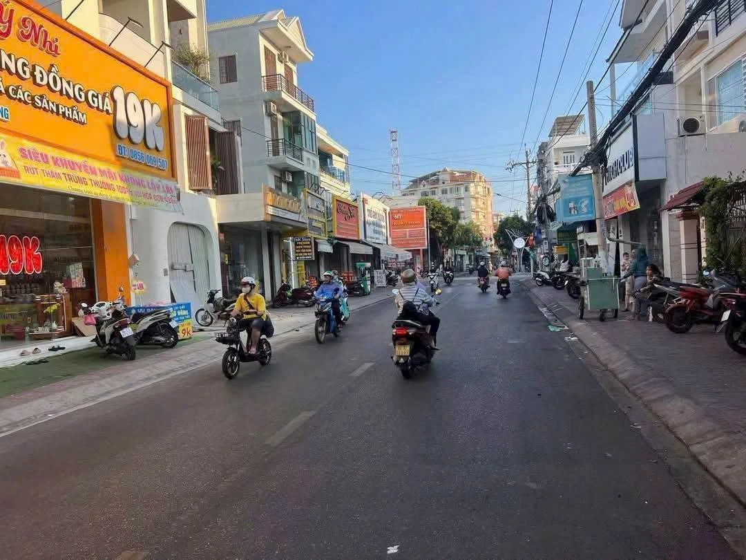 Bán nhà lầu 3 mặt tiền Tuyên Quang 205m², 3PN Phan Thiết - Ảnh thu nhỏ 2