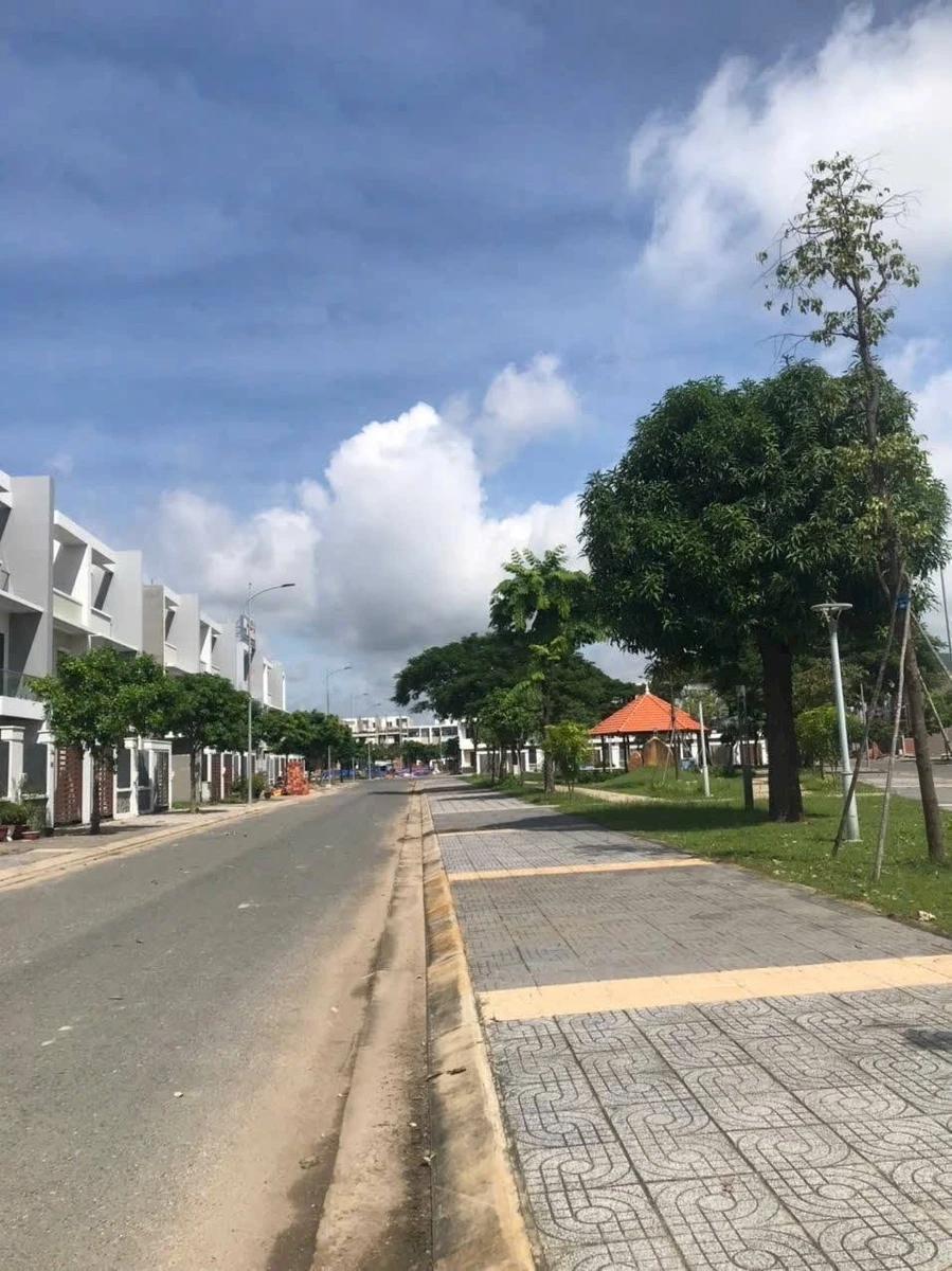 Bán nhà 1 trệt 2 lầu 6x20m Bà Rịa City Gate, 4PN, giá 5,29 tỷ - Ảnh 1