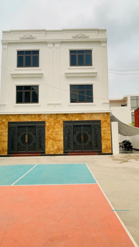 Bán nhà 3 tầng tân cổ điển 40m2 Ngô Quyền, Hải Dương