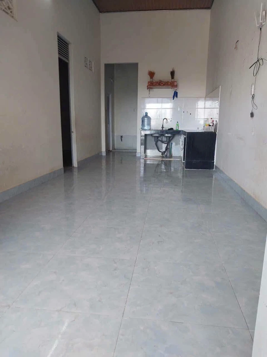 Bán nhà 6x30m, 2 phòng ngủ, có sân ô tô và đất trồng rau tại Nghĩa Đức, Gia Nghĩa - Ảnh 1