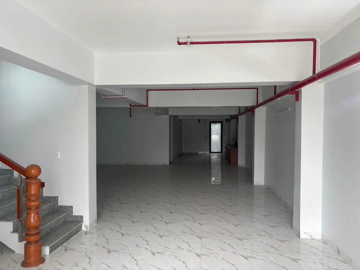 Cho thuê tòa nhà mặt tiền 750m² Tân Uyên Bình Dương - Ảnh thu nhỏ 2
