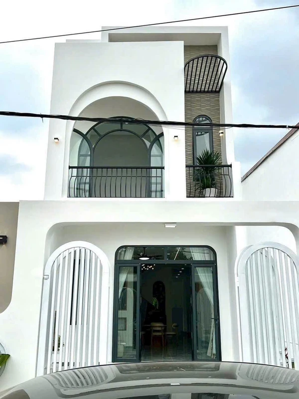 Bán nhà 1 trệt 1 lầu 3 phòng ngủ 5x20m giá 2,4 tỷ tại Hòa Thành, Tây Ninh