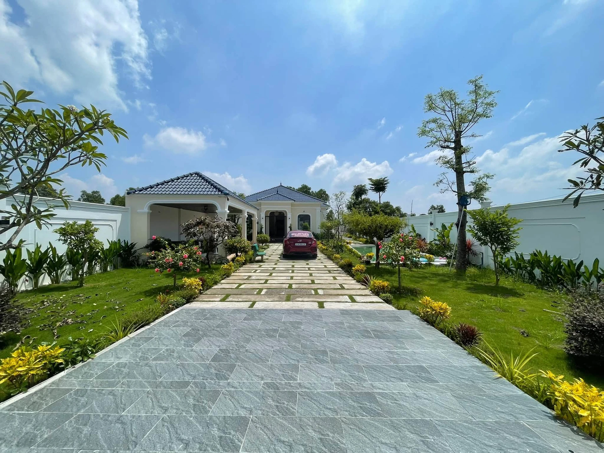 Bán biệt thự sân vườn 1.100m² Đức Hòa Long An - Ảnh 1