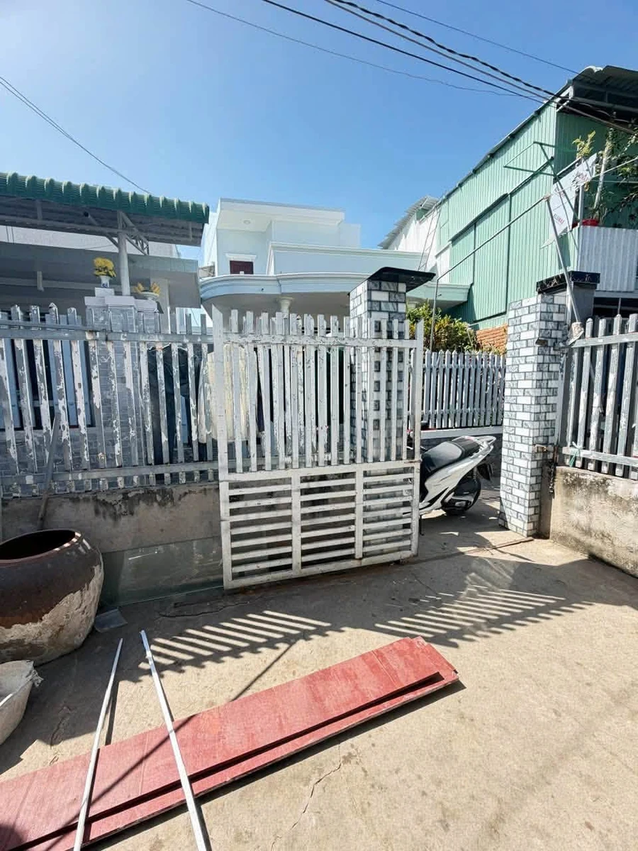 Bán nhà cấp 4 trung tâm Phan Thiết 74m², giá 990 triệu - Ảnh 1