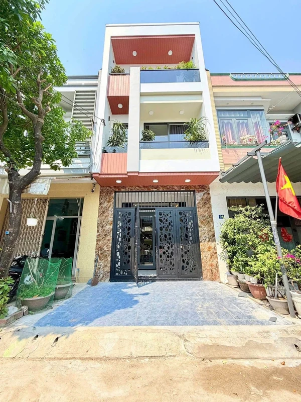 Bán nhà 3 tầng full nội thất 72m2 đường Dương Đức Hiền, Đà Nẵng