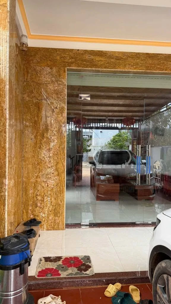 Bán nhà 3 phòng ngủ mặt tiền hẻm Nguyễn Trường Tộ, 181.5m² - Ảnh 1