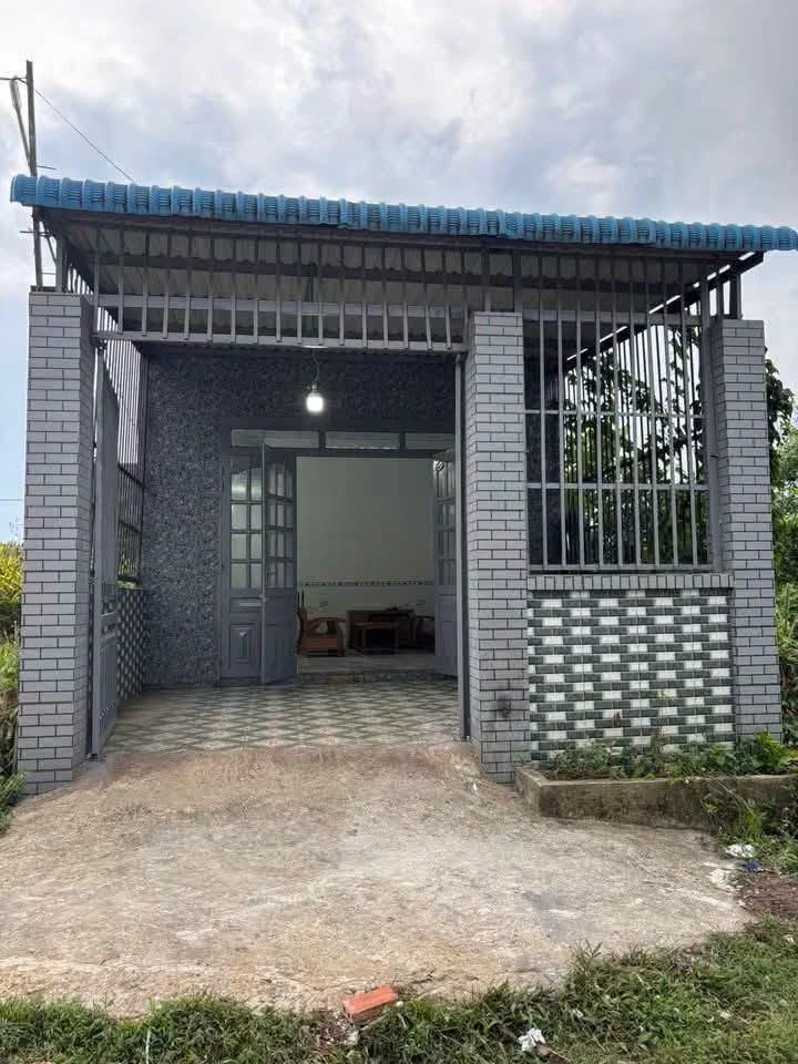 Bán nhà 2 phòng ngủ, DT 100m² ở Bình Mình giá 600 triệu - Ảnh 1
