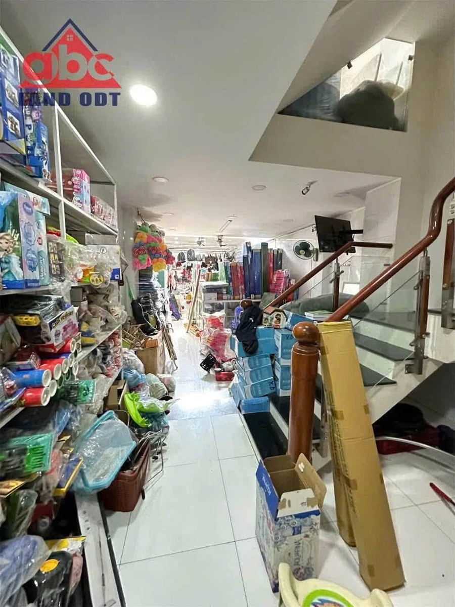 Bán nhà mặt tiền chợ Long Bình Tân 1 trệt 4 lầu, sàn hơn 300m2, 5PN - Ảnh thu nhỏ 2