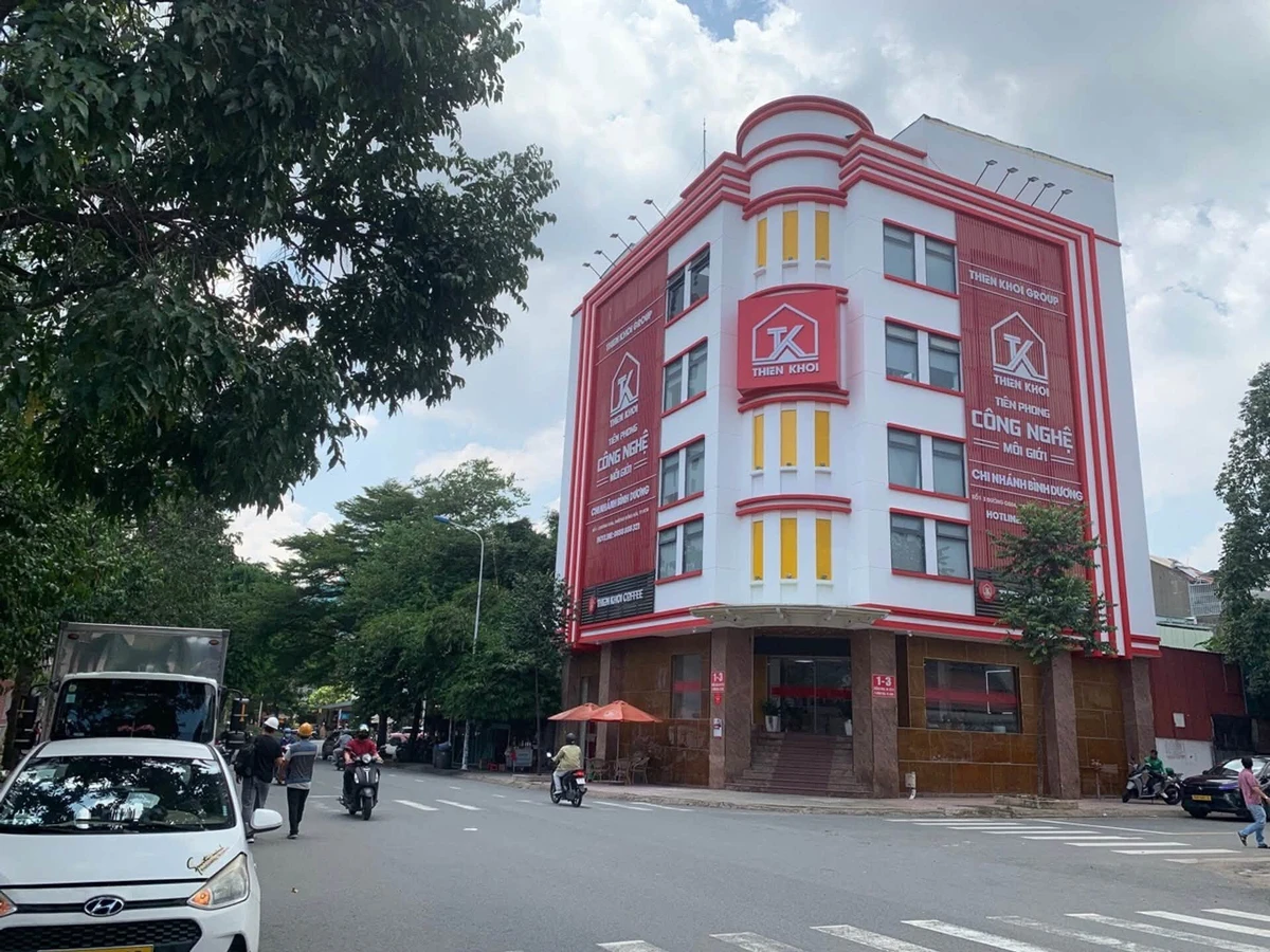 Bán nhà mặt tiền kinh doanh lô góc 260m2, 7 tầng, giá 42 tỷ, Phường Đông Hòa - Ảnh 1