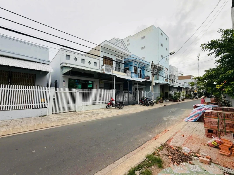 Bán nhà mặt tiền Lê Phụng Hiểu, Rạch Giá, 122m2, 2 tỷ