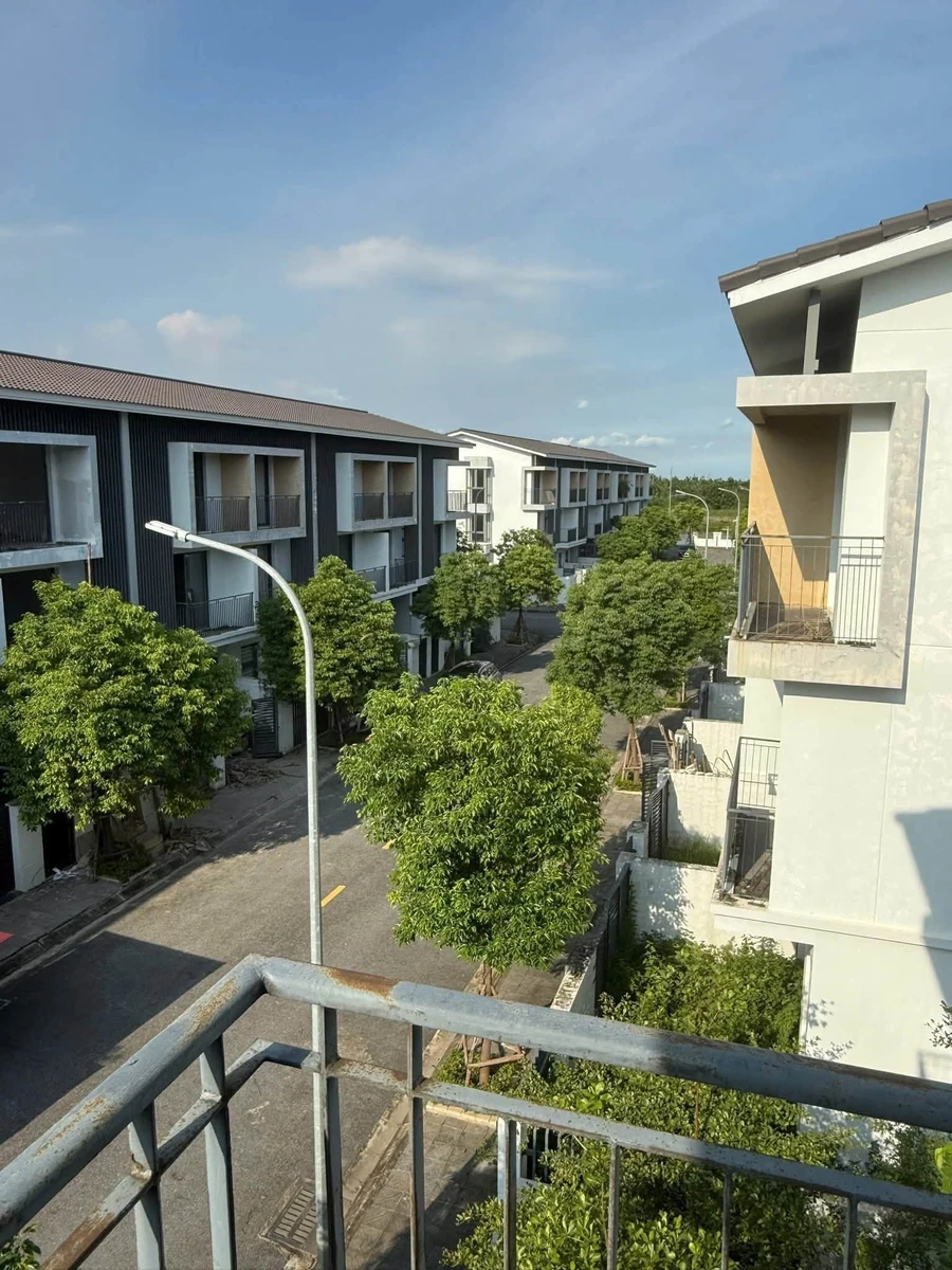 Bán nhà góc 105m² 3 tầng VSIP, giá 5 tỷ - Ảnh thu nhỏ 2