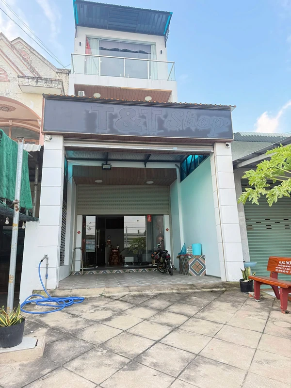 Bán nhà mặt tiền Hùng Vương 2 lầu 3.3 tỷ, 130.5m2