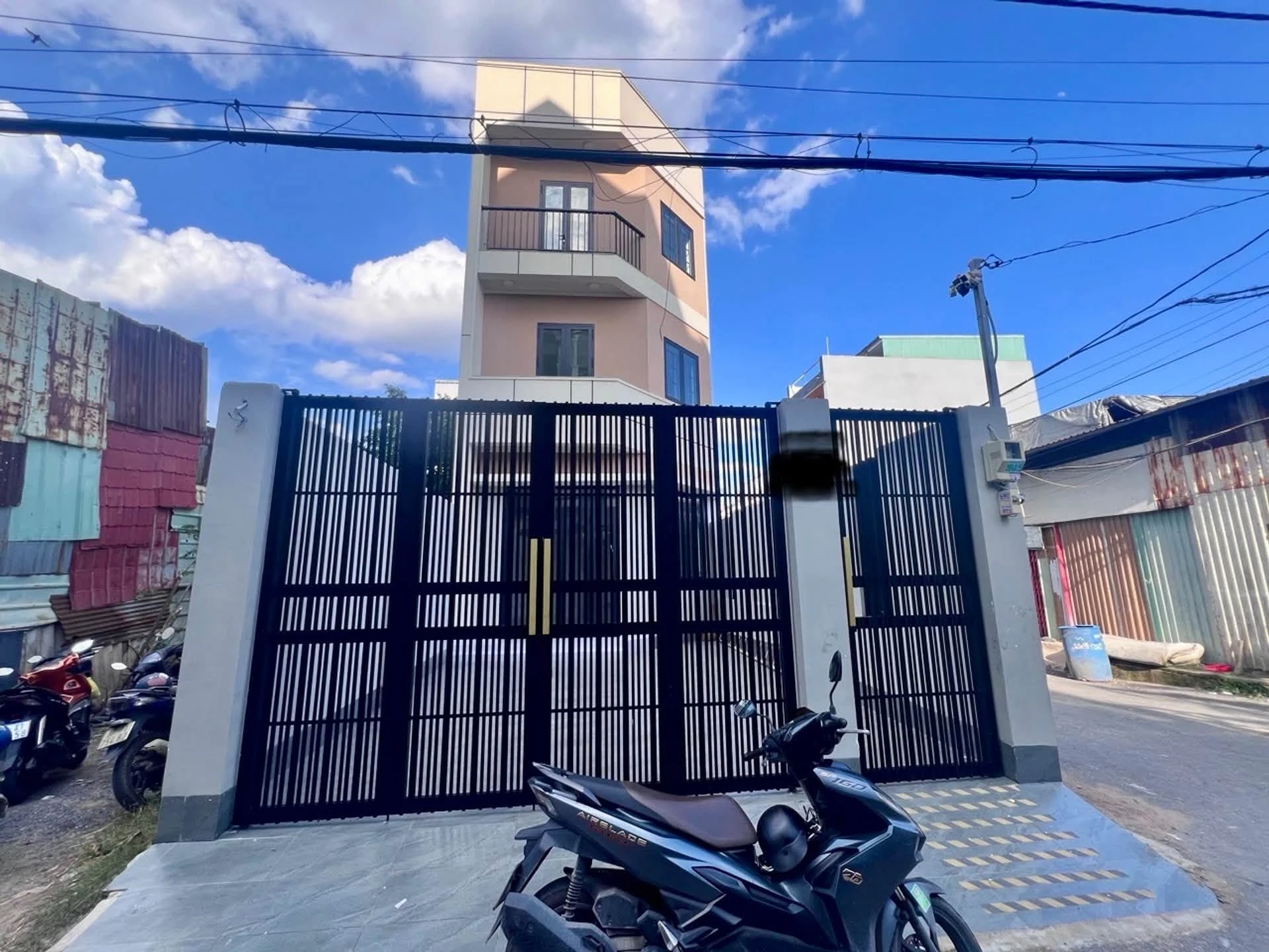 Bán nhà góc 4 tầng 105m² mặt tiền Nguyễn Duy Trinh, Quận 9 - Ảnh 1