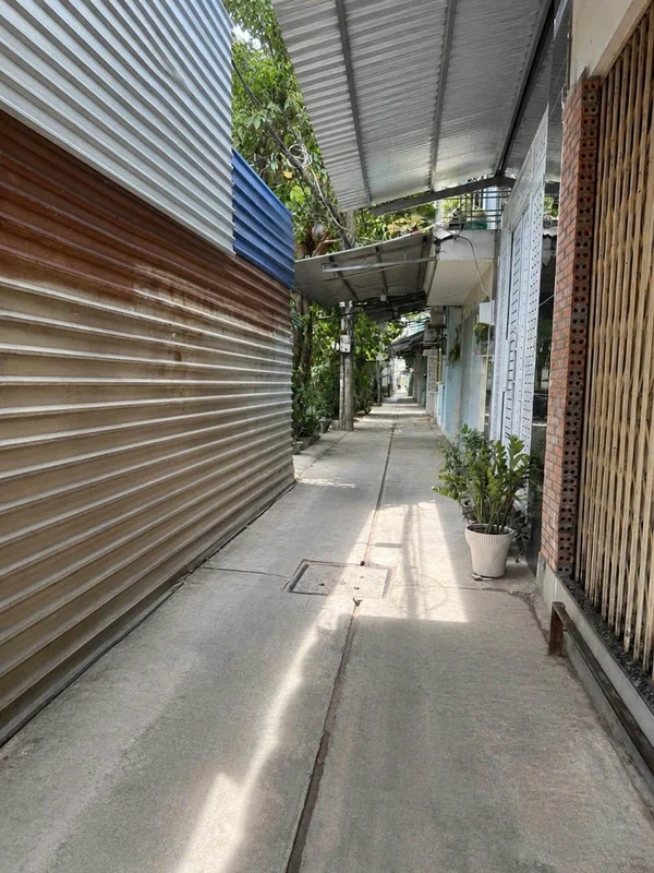 Bán nhà 2 tầng hẻm xe hơi Hương Lộ 2, 24m2, gần chợ Bình Trị Đông, Bình Tân