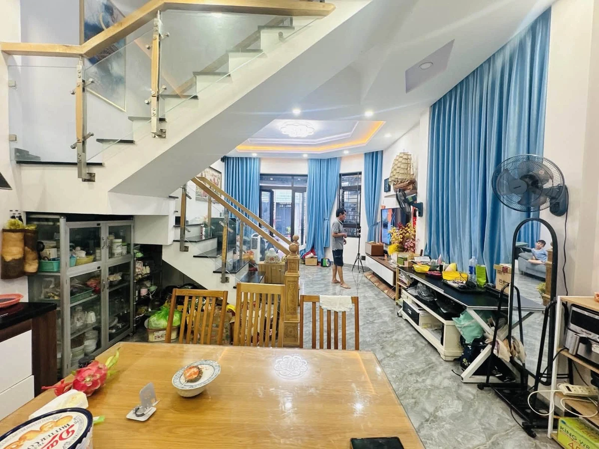 Bán nhà mặt tiền 3 tầng 64m² đường 8m sát Vinhomes Grand Park, Quận 9 giá 5,35 tỷ - Ảnh thu nhỏ 4