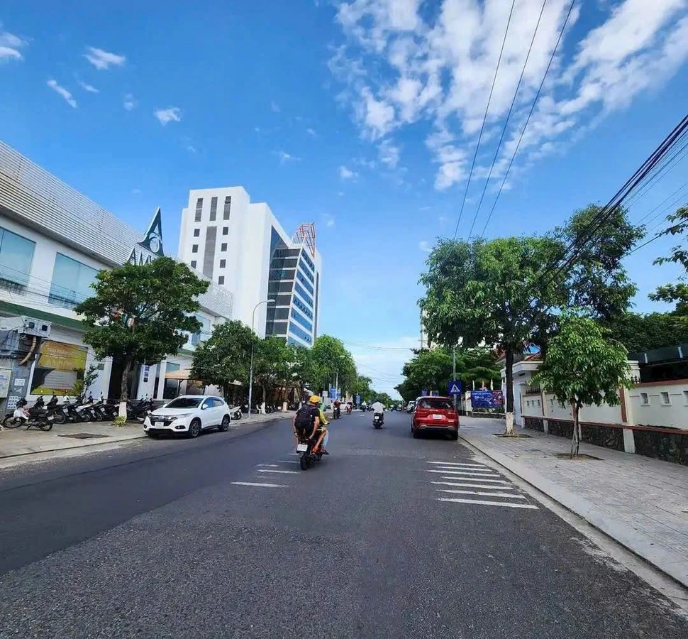 Bán nhà mặt tiền Tôn Thất Tùng Nha Trang, 162m², 21 tỷ - Ảnh 1
