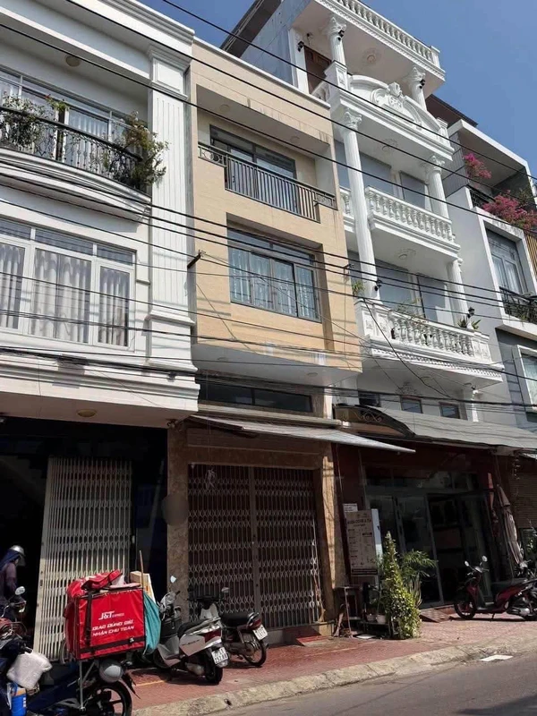 Bán nhà 3,5 tầng mặt tiền Quy Nhơn 30m2, 4 tỷ 2