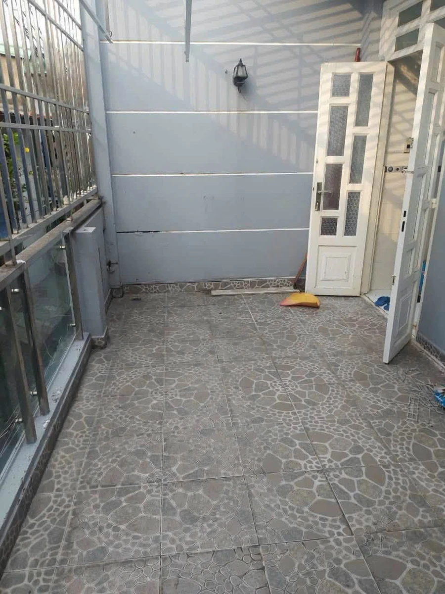 Bán nhà 2 tầng BTCT 87m² 5PN đang cho thuê 15tr/tháng đường Lạc Long Quân, Quận 11 - Ảnh thu nhỏ 3