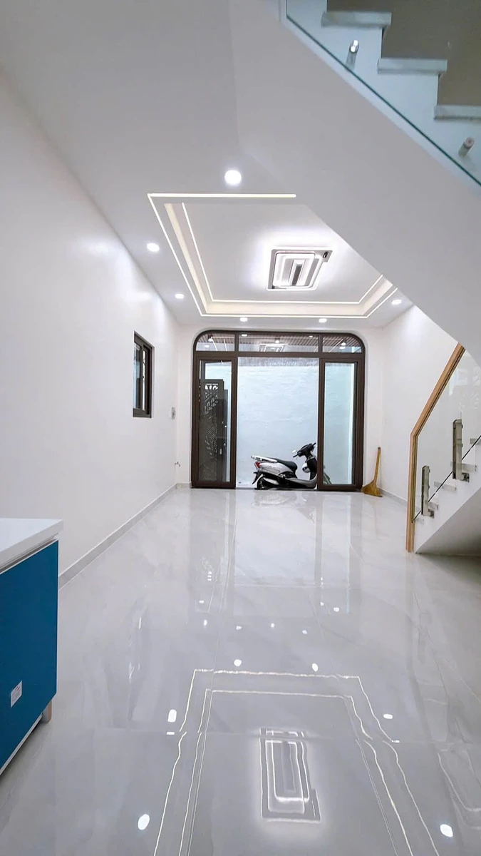 Bán nhà hẻm Quận 4, 1 trệt 1 lầu, 3PN 2WC, 42,3m², giá 5,7 tỷ - Ảnh thu nhỏ 2