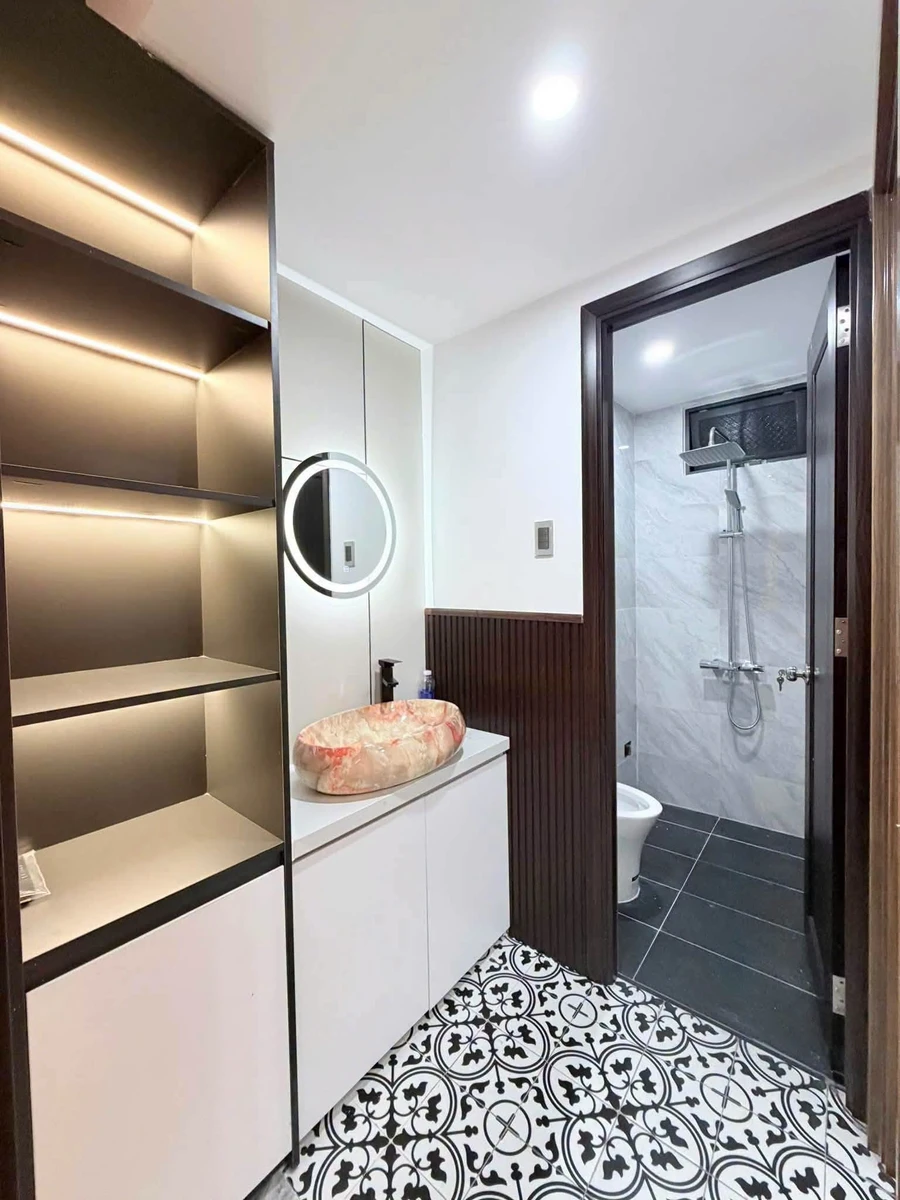 Bán nhà 3 tầng 160m² có 4 phòng ngủ Quận 5 - Ảnh thu nhỏ 3