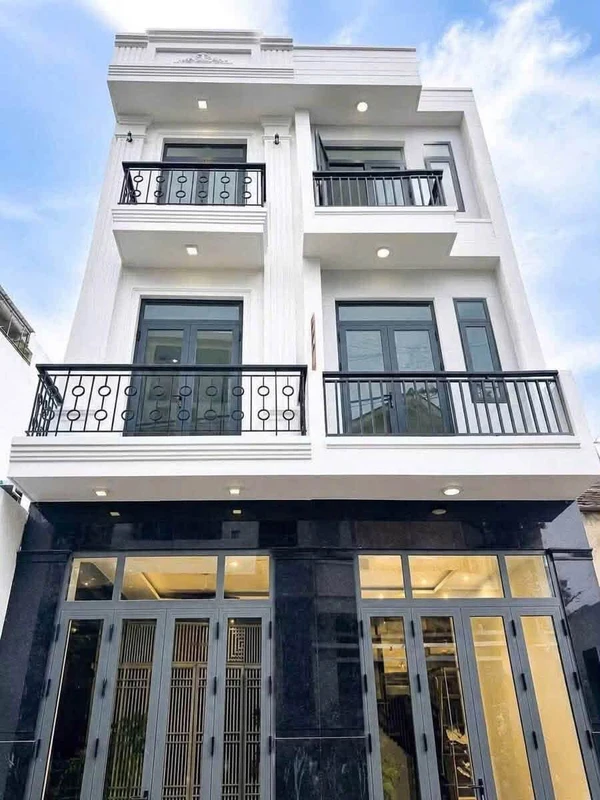 Bán nhà 3 tầng mặt tiền 41m² Nguyễn Đình Thụ, Quy Nhơn
