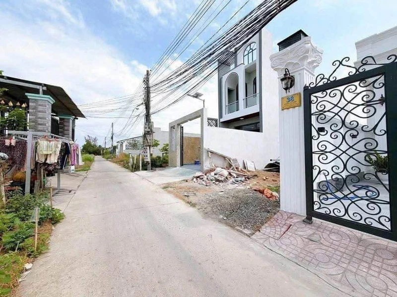 Bán nhà phố 3PN mặt tiền Phạm Thị Cầm Long An 2.3 tỷ