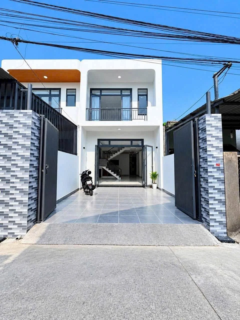 Bán nhà 1 trệt 1 lầu 105m² 3PN ngã ba Đèn Vàng Quận 1 - Ảnh 1