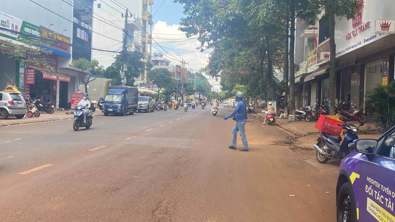 Bán đất mặt tiền Tôn Đức Thắng 6.2x24.8m, Buôn Ma Thuột