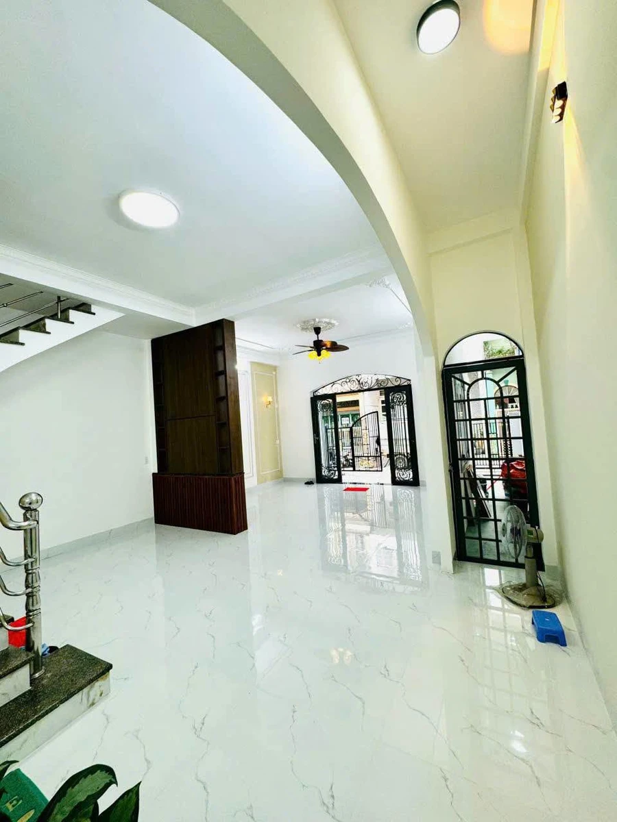 Bán nhà 1 trệt 1 lầu 180m² tân cổ điển Long Bình - Ảnh thu nhỏ 5
