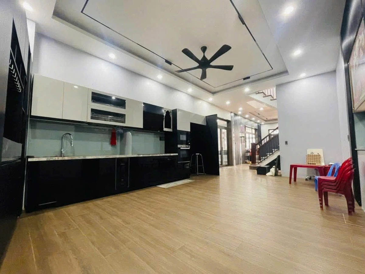 Bán biệt thự hiện đại 1 trệt 1 lầu, 4 phòng ngủ, hơn 200m2, KDC phường Tân Phong, Quận 7 - Ảnh thu nhỏ 4