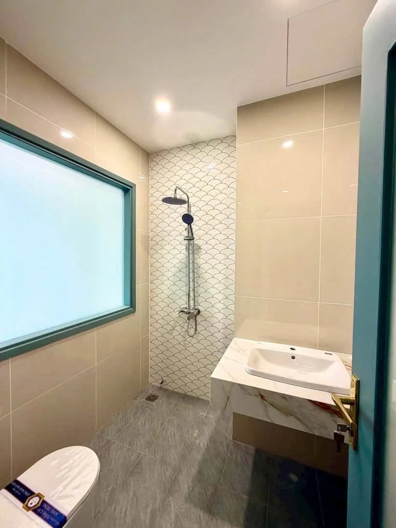 Bán nhà 1 trệt 2 lầu hẻm ô tô 104m2 Quận 12 - 9,3 tỷ - Ảnh thu nhỏ 3