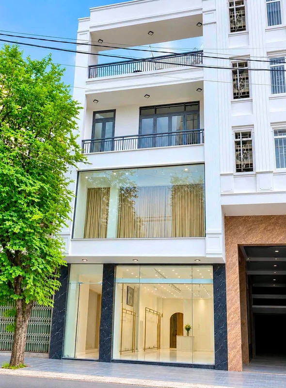 Cho thuê mặt bằng kinh doanh mặt tiền Nguyễn Huệ, Quy Nhơn, 220m2, 35 triệu/tháng