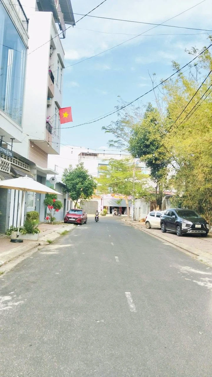 Bán lô đất 100m² mặt tiền Lê Duẩn, Quận 1, 4,5 tỷ - Ảnh 1