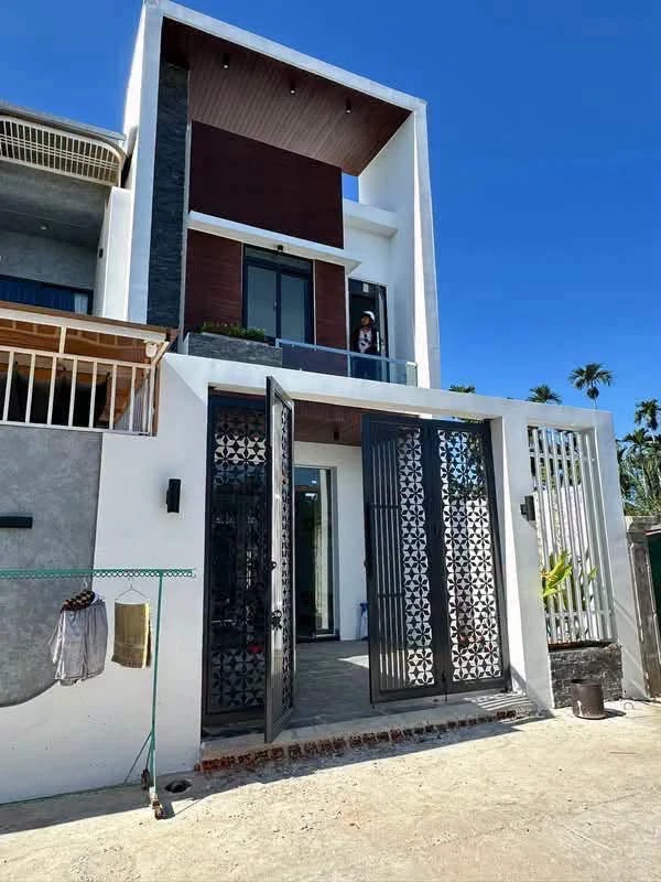 Bán nhà 2 tầng 97m2, 3 phòng ngủ, full nội thất gần KĐT An Phú Sinh, Quảng Ngãi - Ảnh 1