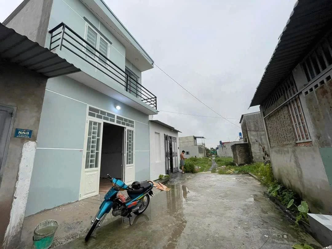 Bán nhà lầu 5x18m (90m²), 4PN 2WC, 1 tỷ 350 triệu - Ảnh 1