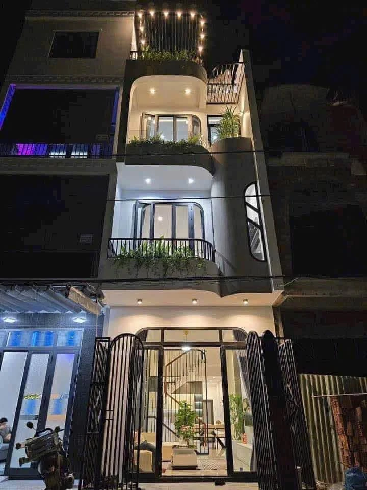 Cho thuê nhà 4 tầng 200m2, 4 PN Cù Chính Lan - Ảnh 1