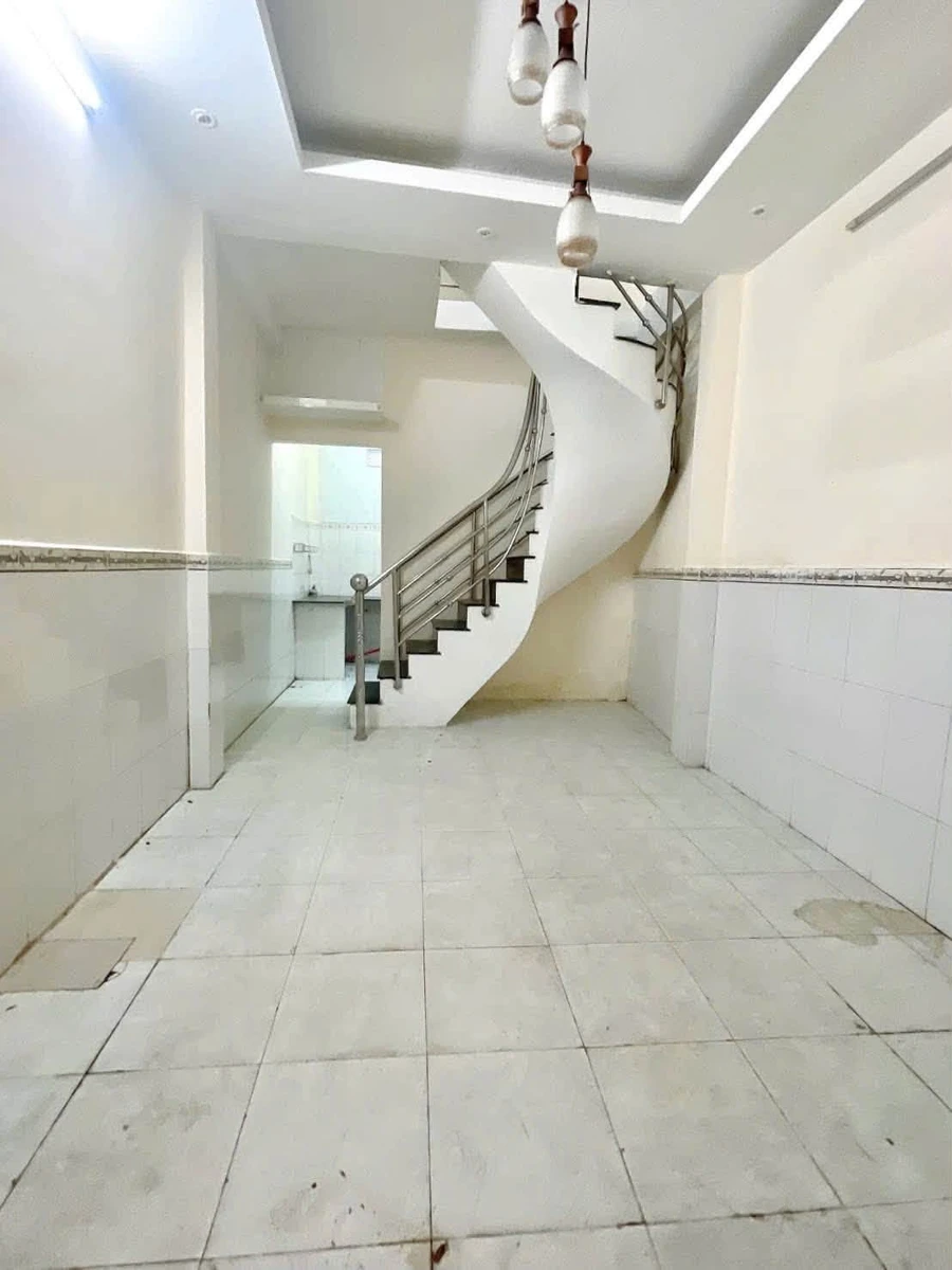 Bán nhà 3 tầng 3PN 63m2 sàn Bình Thạnh giáp Quận 1 giá 2 tỷ - Ảnh 1