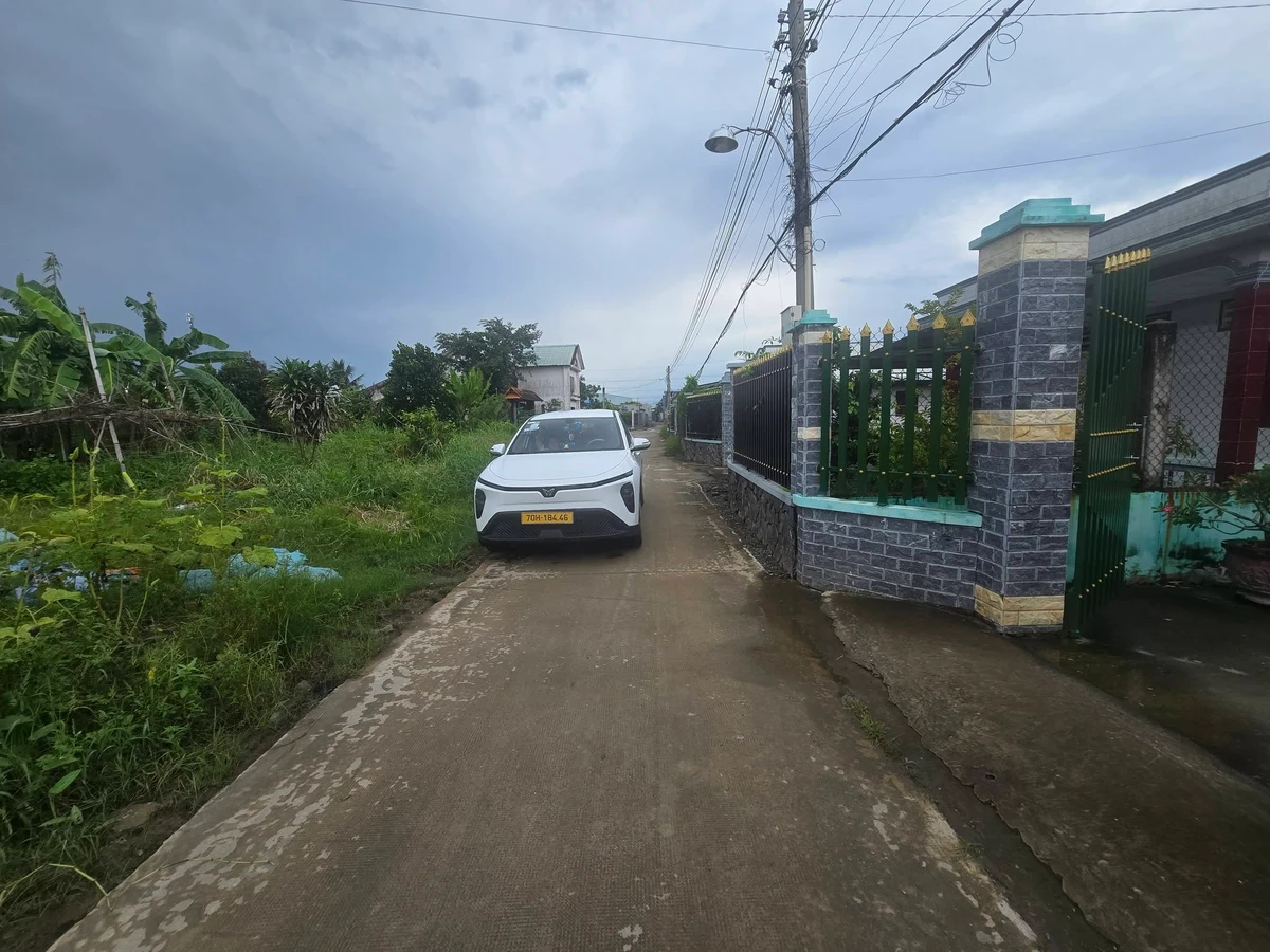 Bán gấp đất 2022m2 có 200m2 thổ cư, Ấp 4 Nhựt Chánh, Bình Chánh, giá 2,3 tỷ - Ảnh thu nhỏ 2