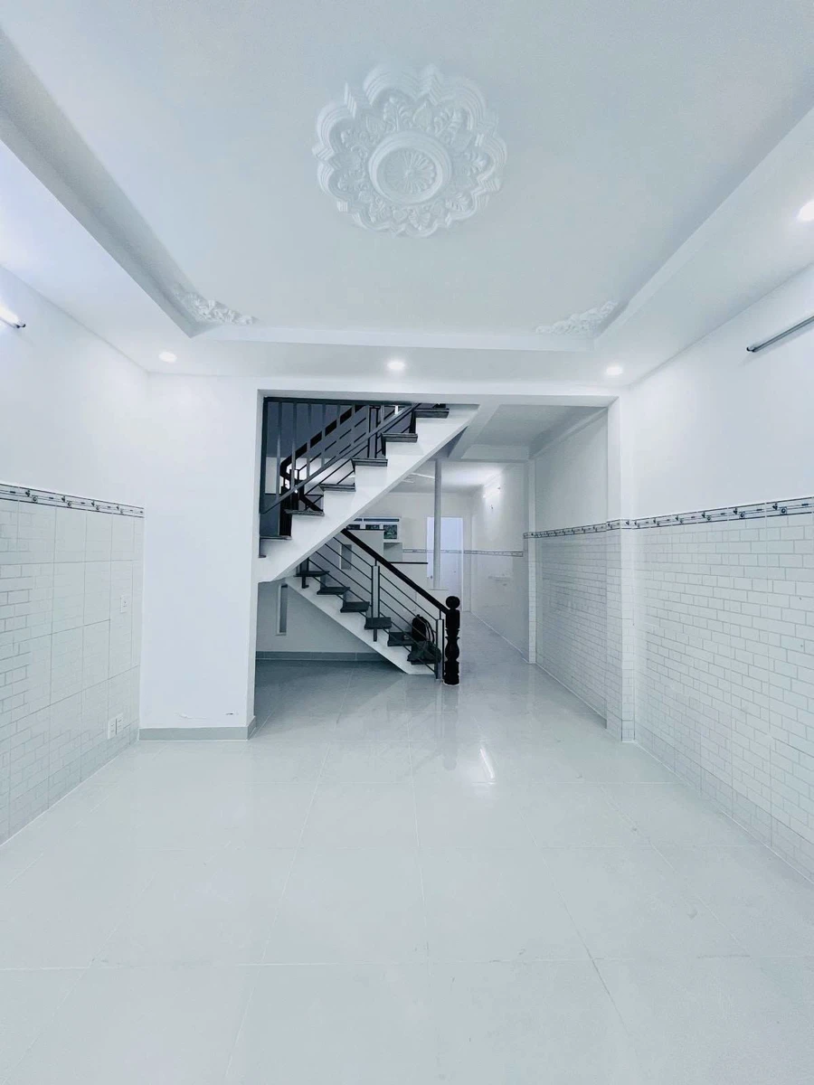 Bán nhà hẻm xe hơi 1 trệt 1 lầu 3PN 62m2 Liên Khu 2-5 gần Lê Văn Khương, Quận 12, giá 4,15 tỷ - Ảnh thu nhỏ 2