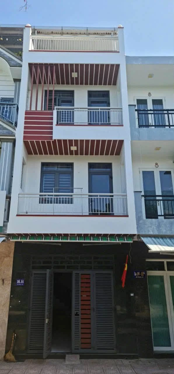 Nhà 3 tầng 60m² đối diện công viên Nha Trang 7,2 tỷ - Ảnh 1