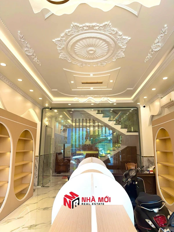 Bán nhà mặt tiền 4 tầng 300m2 Trần Hưng Đạo, Cà Mau