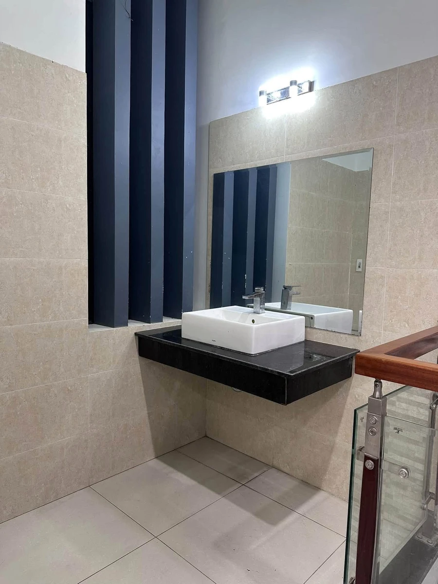 Cho thuê nhà 2.5 tầng mặt tiền 240m² Đà Nẵng - Ảnh thu nhỏ 5
