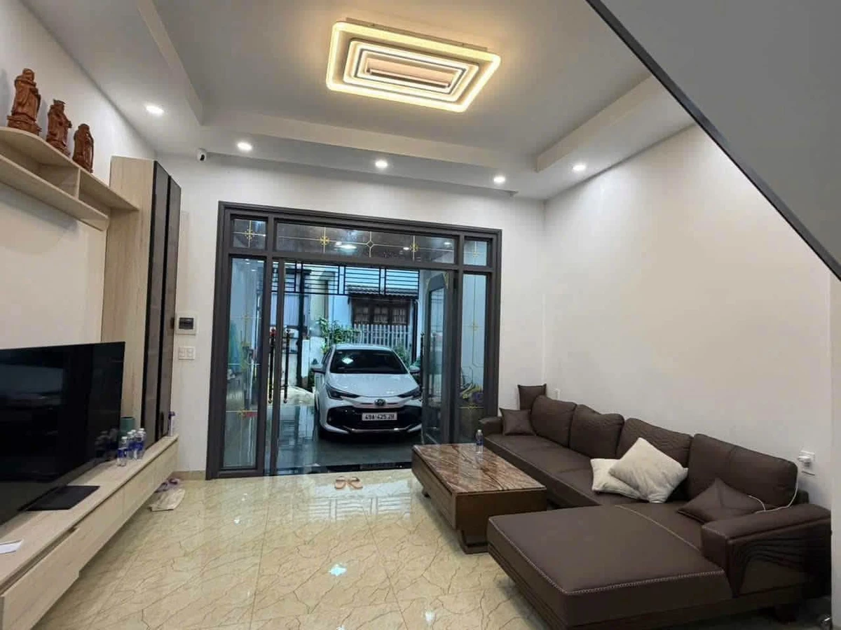 Bán nhà 5PN, 6WC đường ô tô Mê Linh Đà Lạt 7,5 tỷ - Ảnh thu nhỏ 2