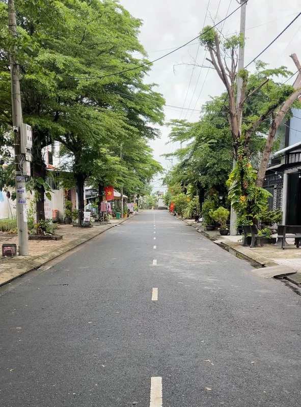 Bán lô đất 4.5x18m giá 2 tỷ gần chợ Điện Ngọc, cách FPT 2km