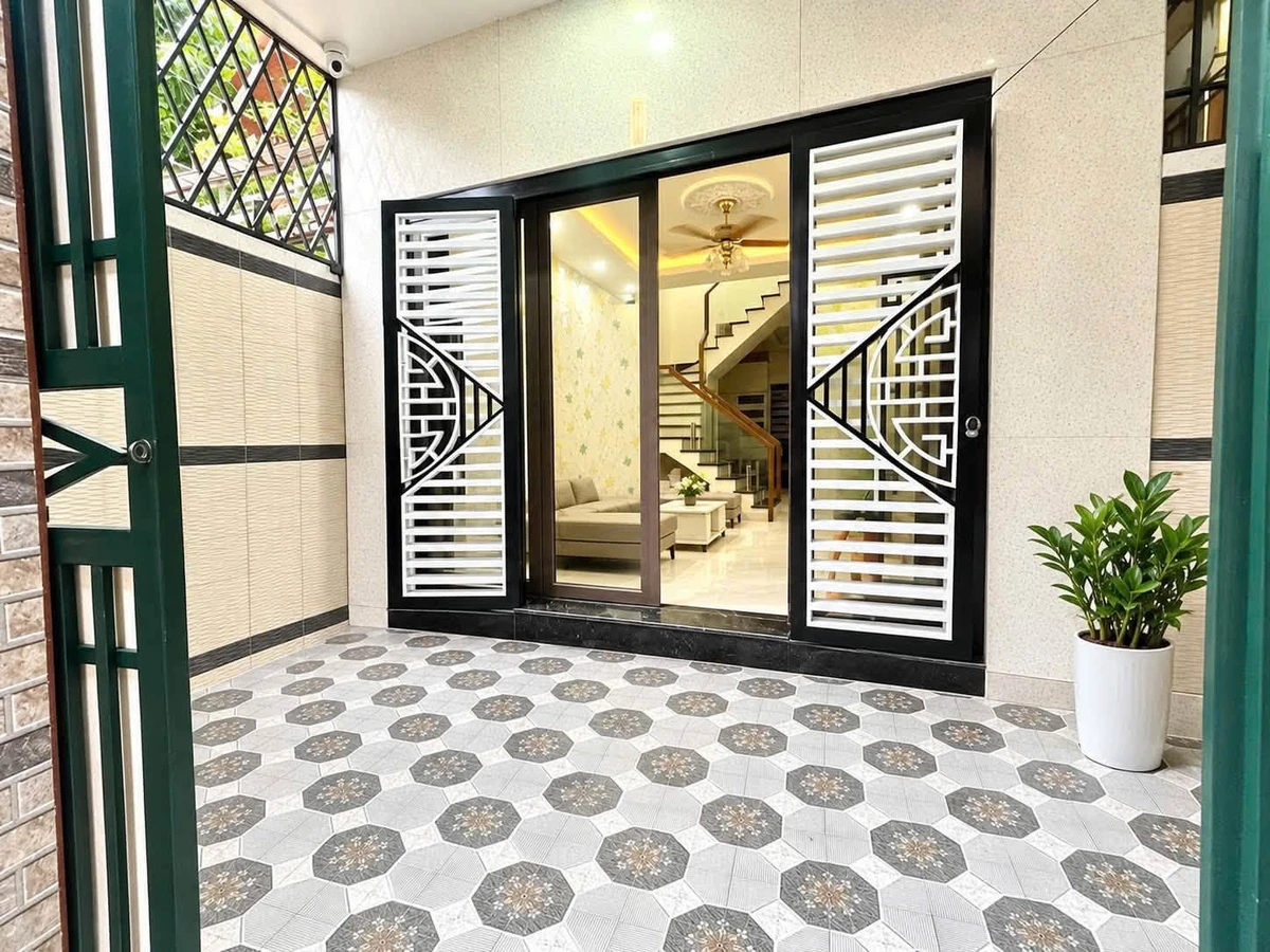 Bán nhà 4 tầng 60m2 gần 3 tỷ, ngõ nông, Quận 5 - Ảnh 1