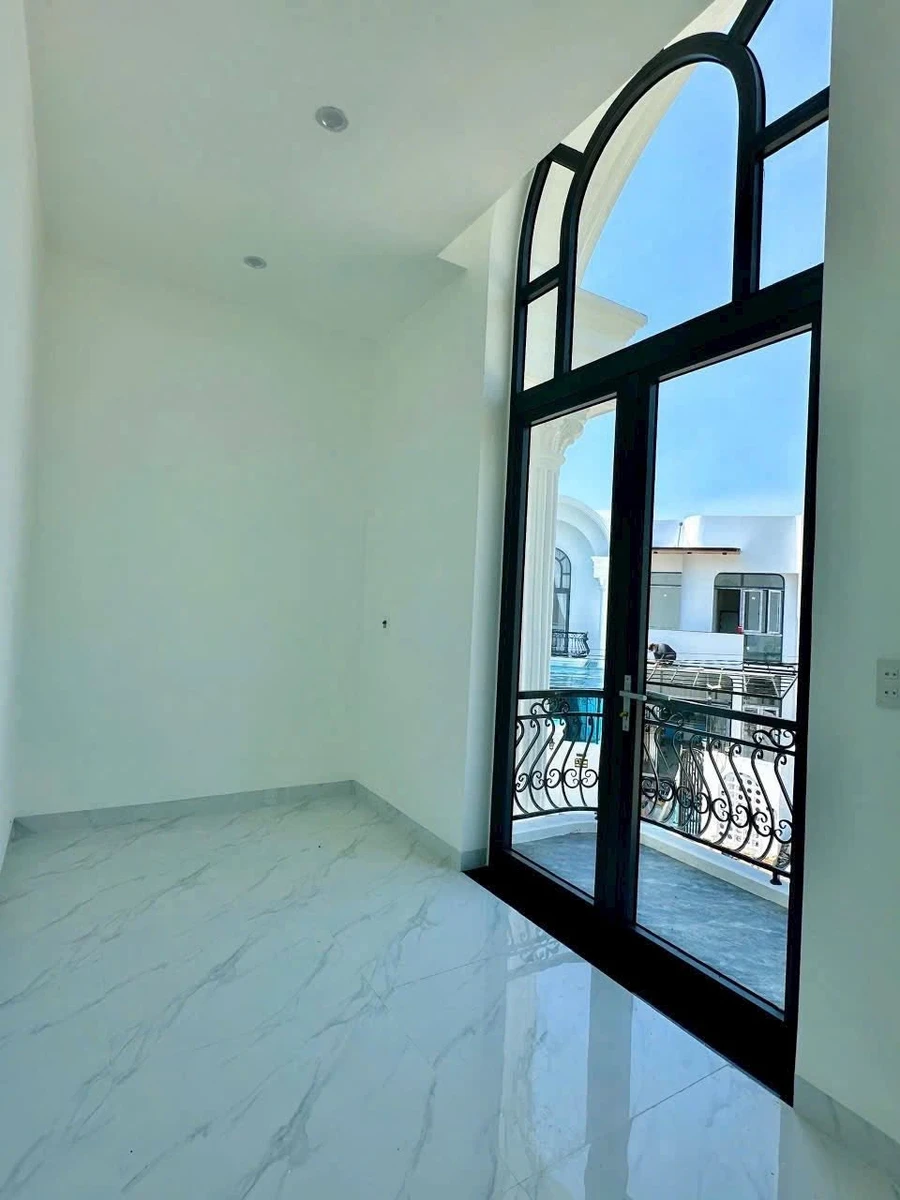 Bán nhà 2 tầng 108,2m² Tân cổ điển Thủy Xuân, đầy đủ nội thất - Ảnh thu nhỏ 2