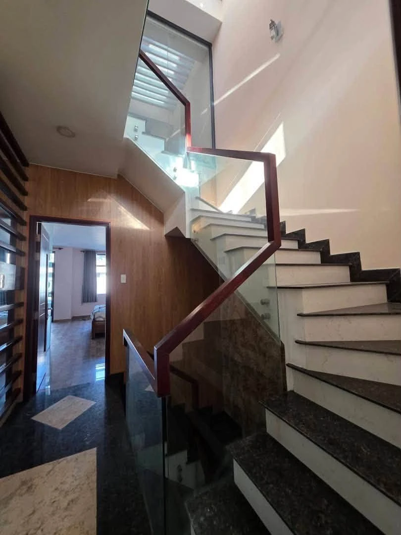 Bán nhà Vạn Phúc City 105m2 nội thất đầy đủ - Ảnh 1